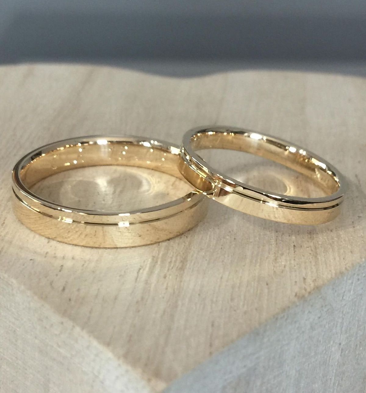Argollas doradas de pareja