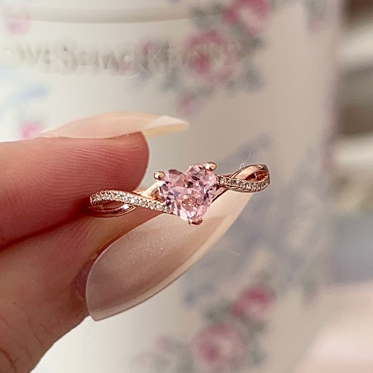 Anillo de compromiso elegante
