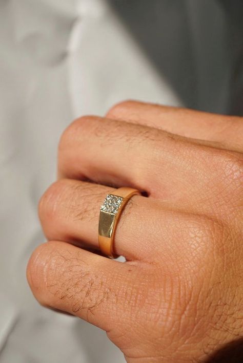 Anillo delicado con zirconia