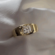 Anillo de compromiso elegante